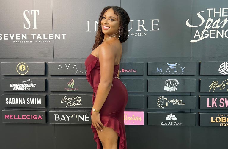 How tall is Angelnae?