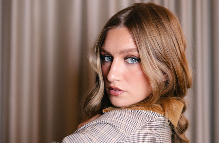 how old is Anna Sitar ?