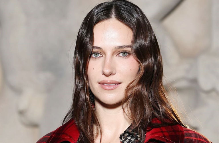 Devon Lee Carlson: Age, Height, Weight, Family, Net Worth