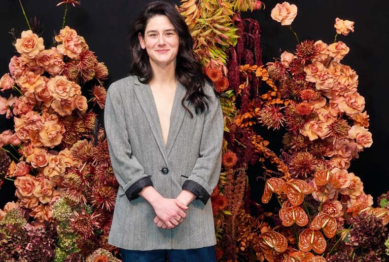 how tall is Elyse Myers ?