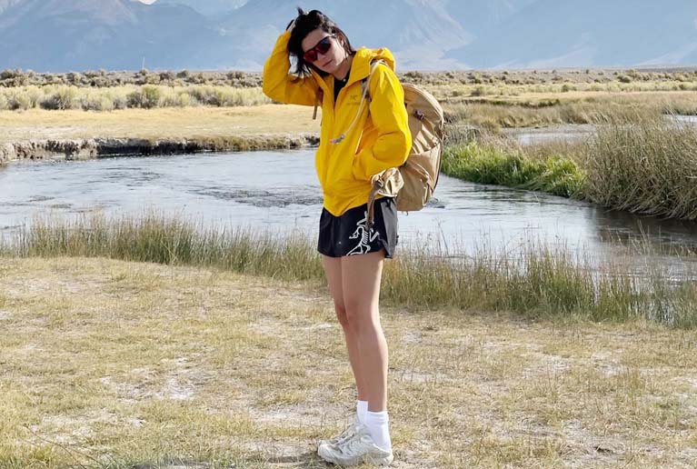 how tall is Victoria Paris ?