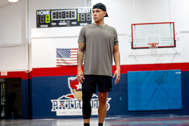 How tall is Jaythan Bosch ?