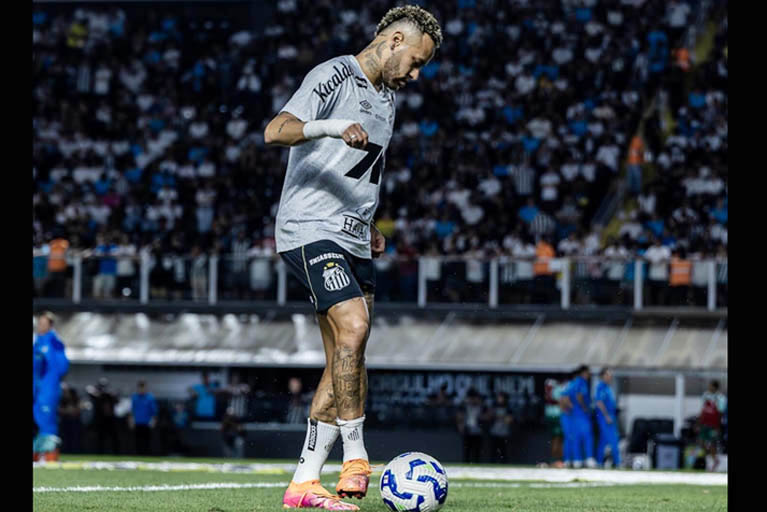 How tall is Neymar Jr.?