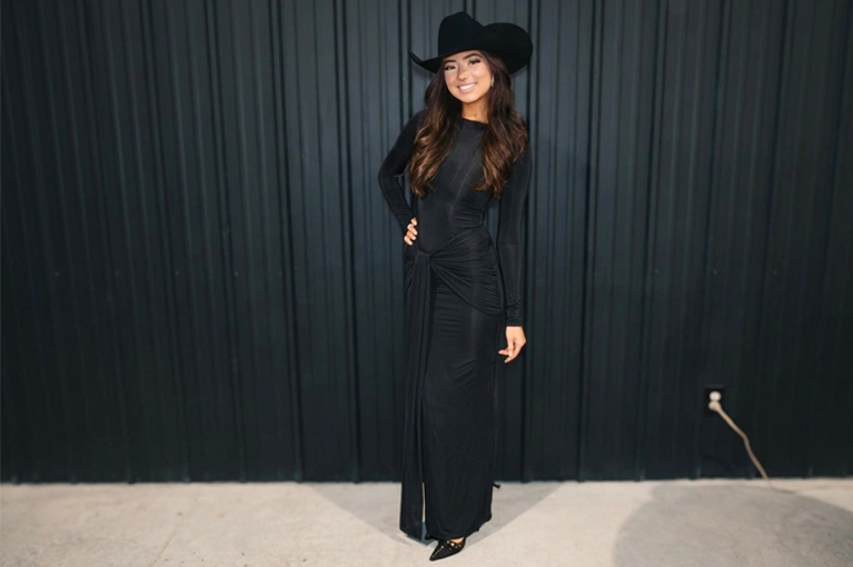 How tall is Olivia Owassa?