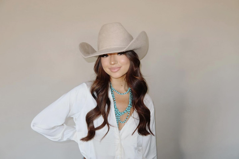 Olivia Owassa: Height, Age, Career, and Net Worth & bio