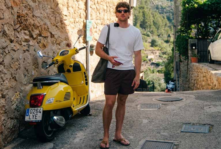 How tall is Olly Bowman?