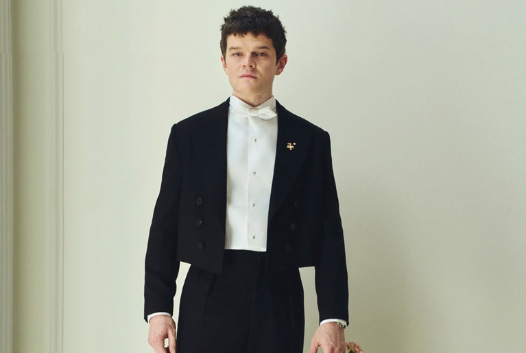 How tall is Robert Aramayo?