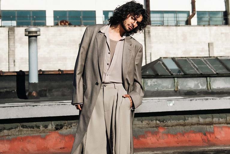 How tall is Xolo Maridueña?