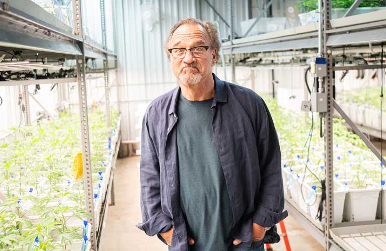 How tall is Jim Belushi?